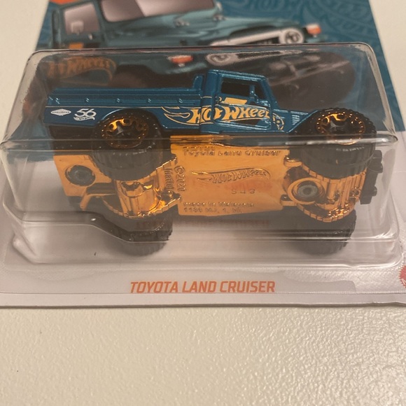 Hot Wheels 2024 56th Anniversary Pearl & Chrome Toyota Land Cruiser - Picture 3 of 4
